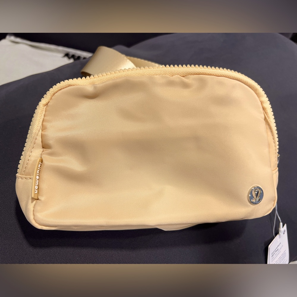 Lululemon Everywhere belt bag 1L,